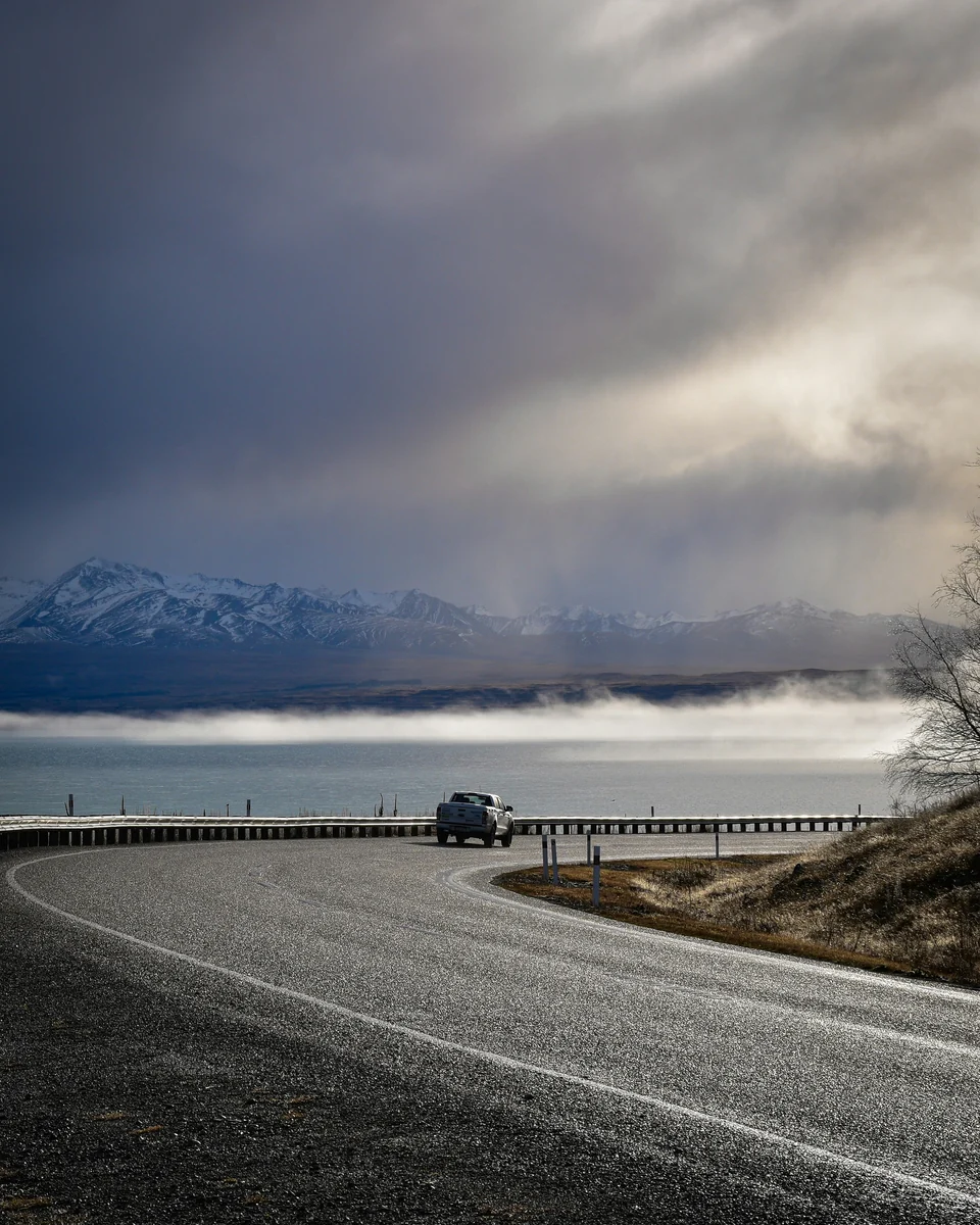 Straße durch die Landschaft Südböhmens und Südmährens